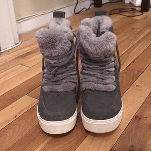 NEVER WORN Lined Lace Up Wedges